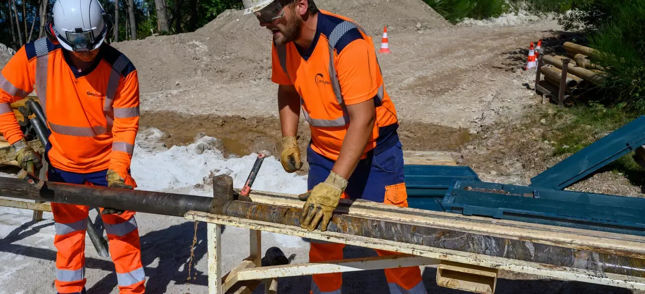 Des cylindres de roche de 8cm de diamètre sont remontés en surface