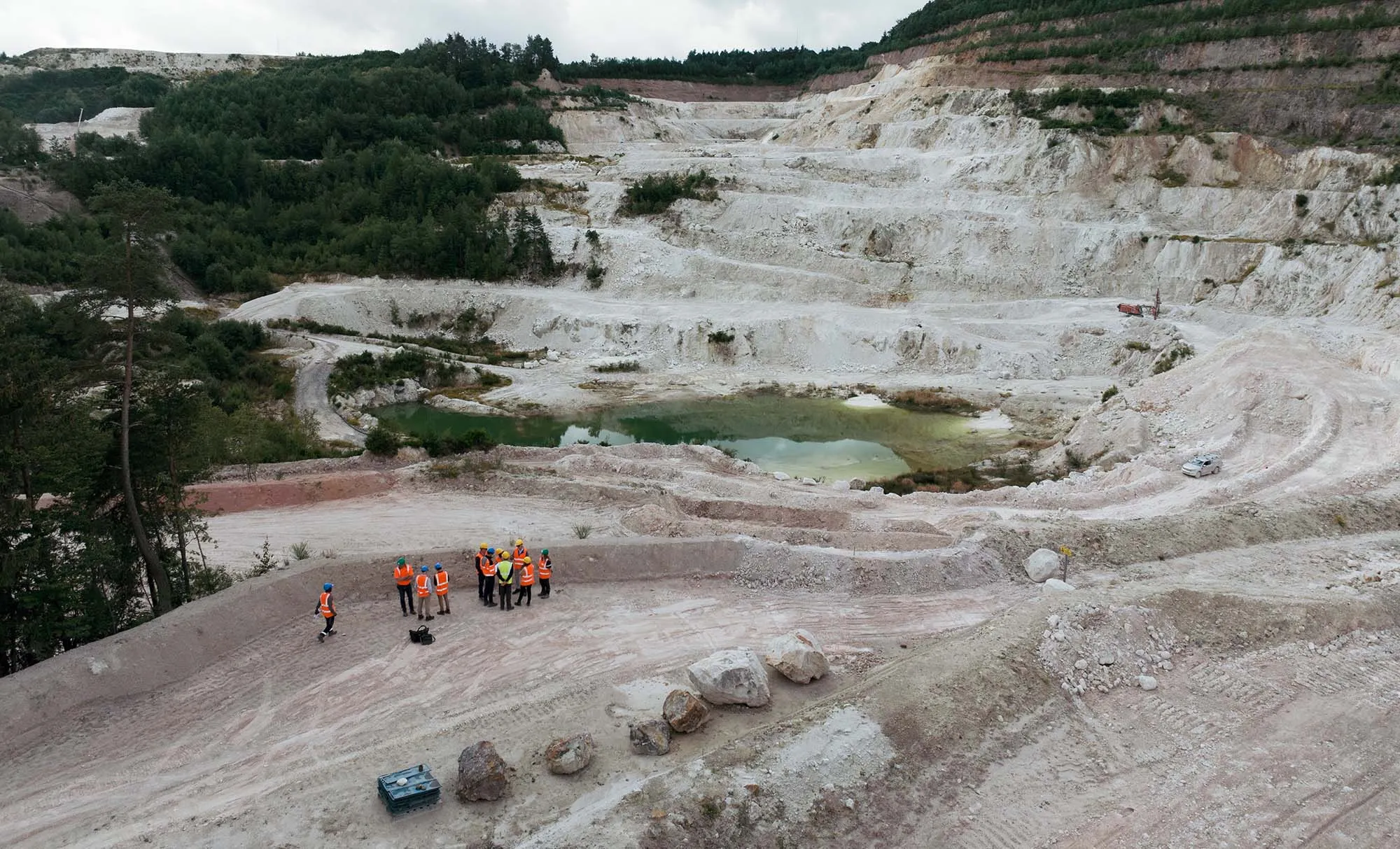 Vue en hauteur de la mine d'Échassières